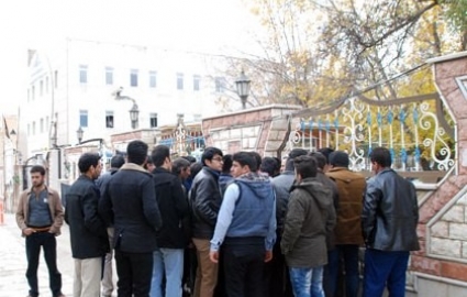 کارگران کارخانه فولاد بویراحمد خواستار بهبود وضعیت کاری خود شدند کارگران کارخانه فولاد بویراحمد خواستار بهبود وضعیت کاری خود شدند