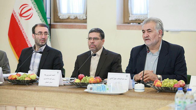 بانک‌ها به جز کسب سود، به فکر رونق تولید و اشتغال‌زایی هم باشند
