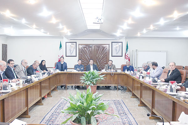 ۹۰ درصد کار را به تشکلها واگذار میکنیم ۹۰ درصد کار را به تشکلها واگذار میکنیم