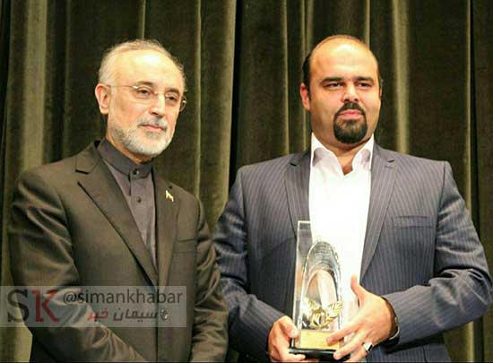 اعطای عنوان «مدیر نمونه جوان ملی» به معاون گروه شرکتهای صنایع سیمان زابل در یازدهمین جشنواره ملی مدیران و تولید کنندگان جوان کشور اعطای عنوان «مدیر نمونه جوان ملی» به معاون گروه شرکتهای صنایع سیمان زابل در یازدهمین جشنواره ملی مدیران و تولید کنندگان جوان کشور