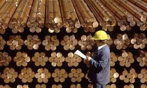سیاست تعرفه ترامپ کارگران آمریکایی را بیکار می‌کند