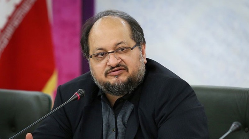 شریعتمداری: هیچ خودروسازی حق تحویل قطعه غیراستاندارد ندارد