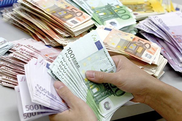 استفاده از یورو، تاثیری در ارزش ریال ندارد استفاده از یورو، تاثیری در ارزش ریال ندارد