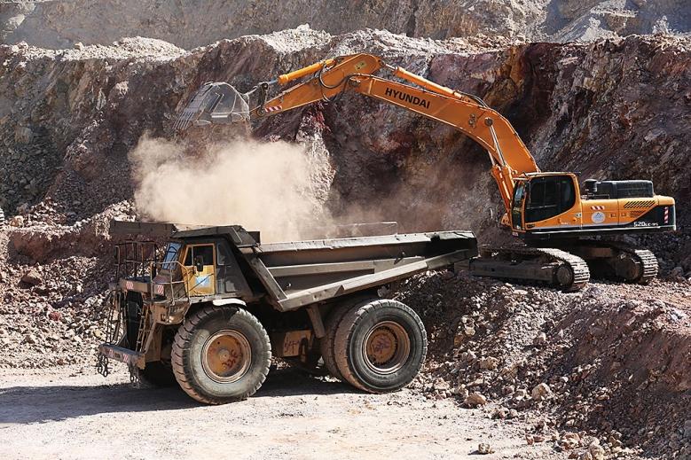تفاهمنامه همکاری شرکت مس و صندوق بیمه سرمایهگذاری فعالیتهای معدنی امضا شد تفاهمنامه همکاری شرکت مس و صندوق بیمه سرمایهگذاری فعالیتهای معدنی امضا شد