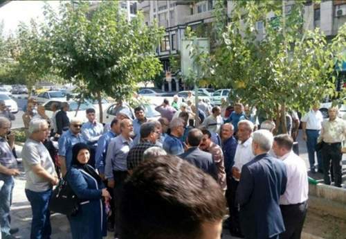 تجمع بازنشستگان فولاد مقابل ساختمان صندوق فولاد تجمع بازنشستگان فولاد مقابل ساختمان صندوق فولاد
