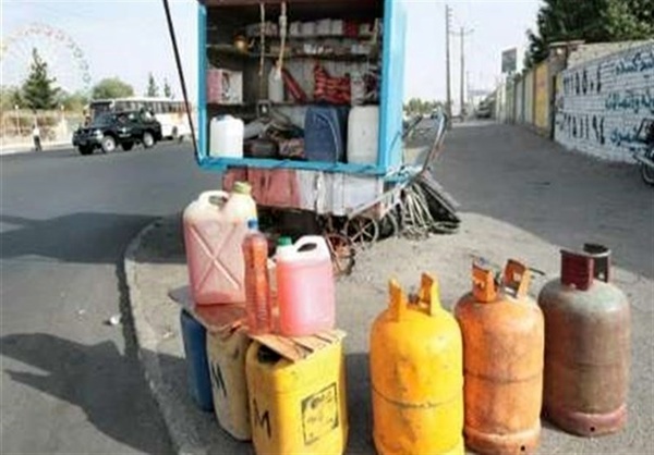 انتظار نداشته باشیم با بنزین ۱۰۰۰ تومانی قاچاق نشود انتظار نداشته باشیم با بنزین ۱۰۰۰ تومانی قاچاق نشود