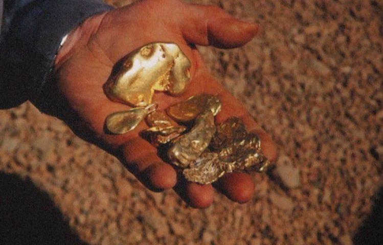 برداشت غیرقانونی طلا از روستای «اندریان»/ هر کیلو 400 هزارتومان برداشت غیرقانونی طلا از روستای «اندریان»/ هر کیلو 400 هزارتومان
