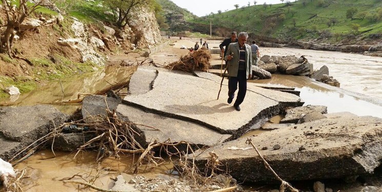 بازسازی جاده‌های آب‌برده‌ با همکاری سپاه