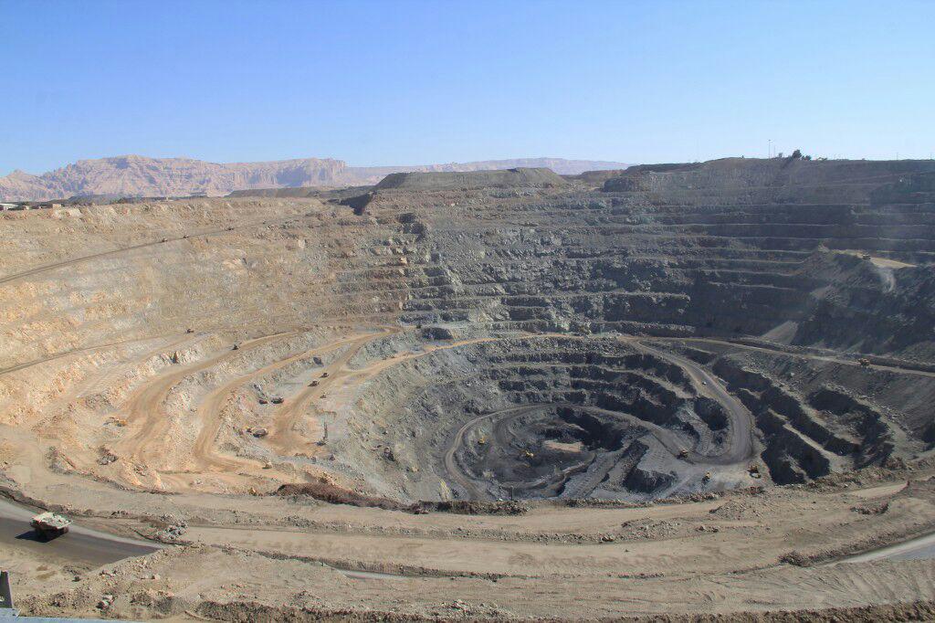 کارگران نمونه شرکت سنگ آهن مرکزی بافق تجلیل شدند کارگران نمونه شرکت سنگ آهن مرکزی بافق تجلیل شدند