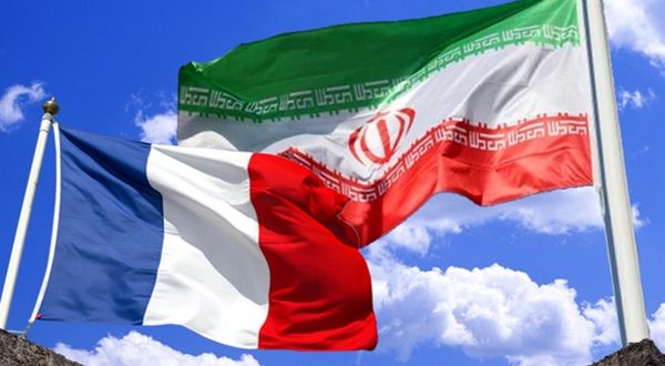 ظریف درباره سفر ناگهانی به فرانسه گزارش داد ظریف درباره سفر ناگهانی به فرانسه گزارش داد