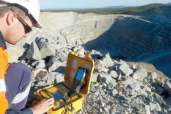 نجات جوان اسفراینی از زیر آوار معدن آلبلاغ