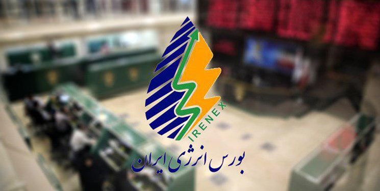 چرا فرآورده‌های نفتی در بورس معامله می‌شود اما نفت همچنان خاک می‌خورد