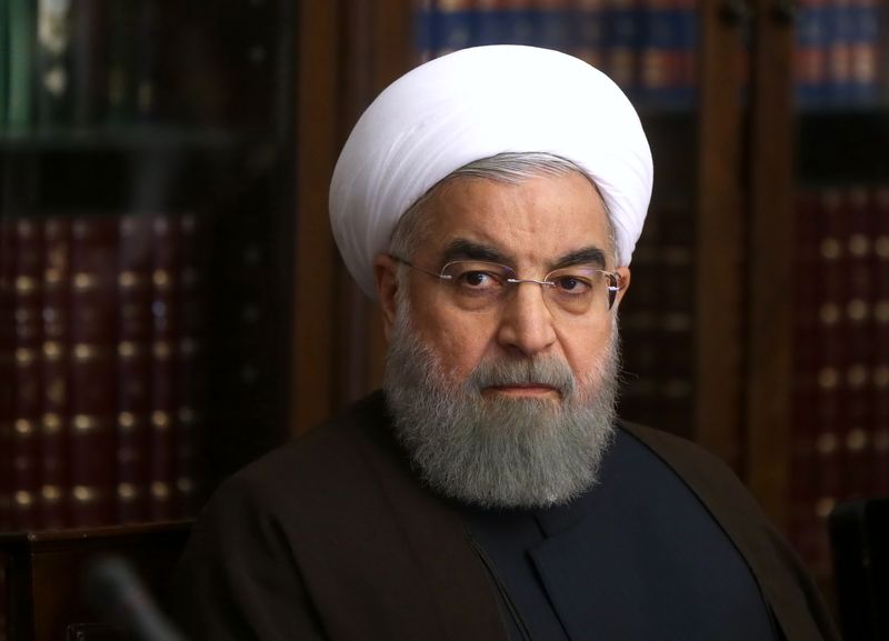بازدید حسن روحانی از روند کمک رسانی و گفت و گو با مردم زلزله زده بازدید حسن روحانی از روند کمک رسانی و گفت و گو با مردم زلزله زده