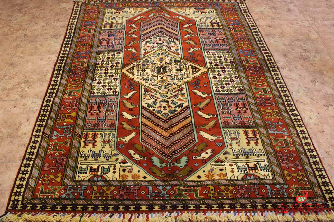 بیش از ۸۰ درصد از مواد اولیه فرش دستباف تولید داخل است بیش از ۸۰ درصد از مواد اولیه فرش دستباف تولید داخل است