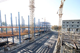 زاهدان به یک کارگاه بزرگ عمرانی تبدیل شده است