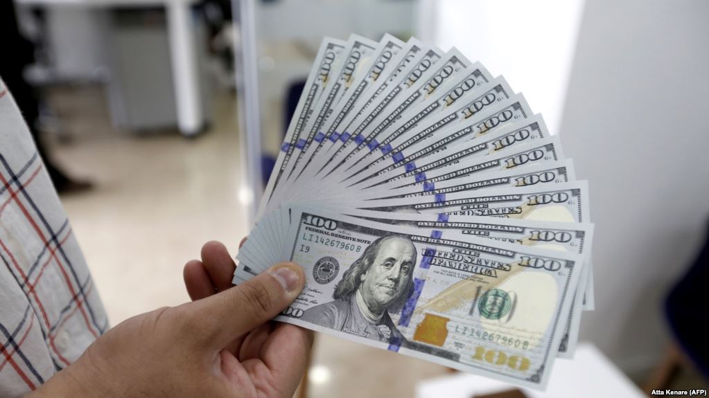چرا دلار تغییر مسیر داد؟ / زمزمه «مذاکره» در بازار ارز