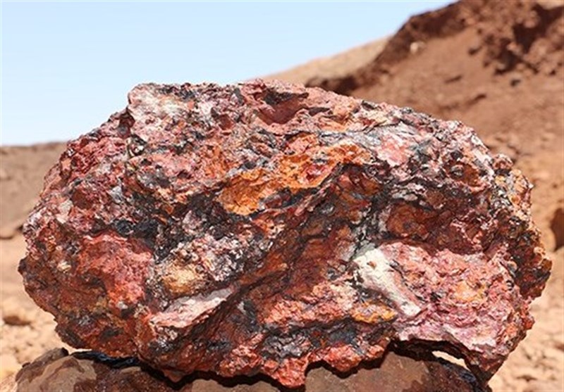کارگری در آلبلاغ برای هر کیلو سنگ معدن ۵ هزار تومان است کارگری در آلبلاغ برای هر کیلو سنگ معدن ۵ هزار تومان است