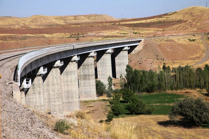 تکمیل راه آهن رشت - انزلی با جدیت از سوی دولت دنبال می شود تکمیل راه آهن رشت - انزلی با جدیت از سوی دولت دنبال می شود