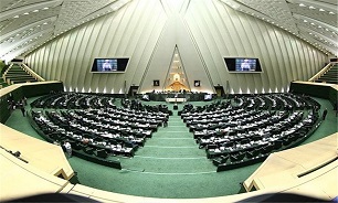 نماینده همدان از پاسخ های وزیر صنعت قانع شد نماینده همدان از پاسخ های وزیر صنعت قانع شد