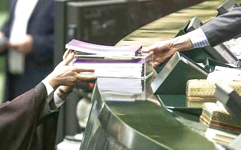 دولت در بودجه 99 درآمد استان یزد را نابود کرد دولت در بودجه 99 درآمد استان یزد را نابود کرد