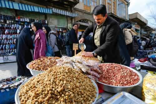 دولت با نظارت محتکران شب عید را نقره داغ کند