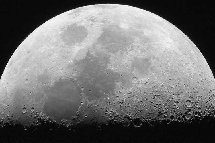 منابع معدنی کره ماه فقط برای آمریکا؟