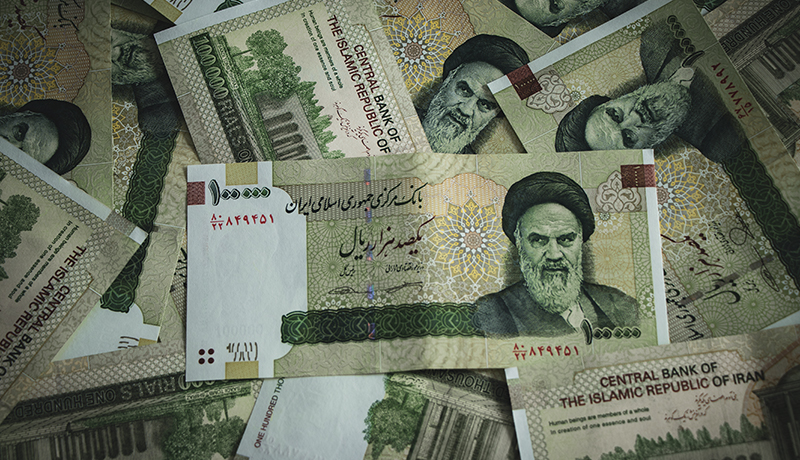 دولت مشکل تامین نقدینگی کارخانه‌ها را برطرف کند