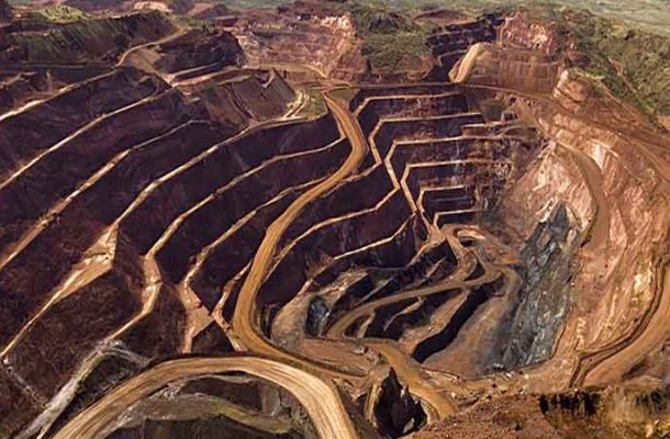 دست در دست هم برای آبادانی روستای کردآباد تلاش کنیم
