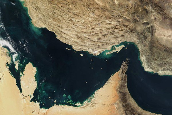 تنها راه نجات اصفهان انتقال حداقل ۴۰۰ میلیون متر مکعب آب از خلیج فارس است تنها راه نجات اصفهان انتقال حداقل ۴۰۰ میلیون متر مکعب آب از خلیج فارس است