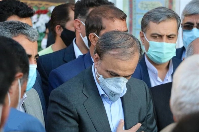 وزیر صمت به مقام شامخ شهید سلیمانی ادای احترام کرد وزیر صمت به مقام شامخ شهید سلیمانی ادای احترام کرد
