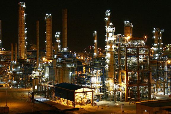 ارقام مالی بنیادی "شاروم"، زیر ذره بین