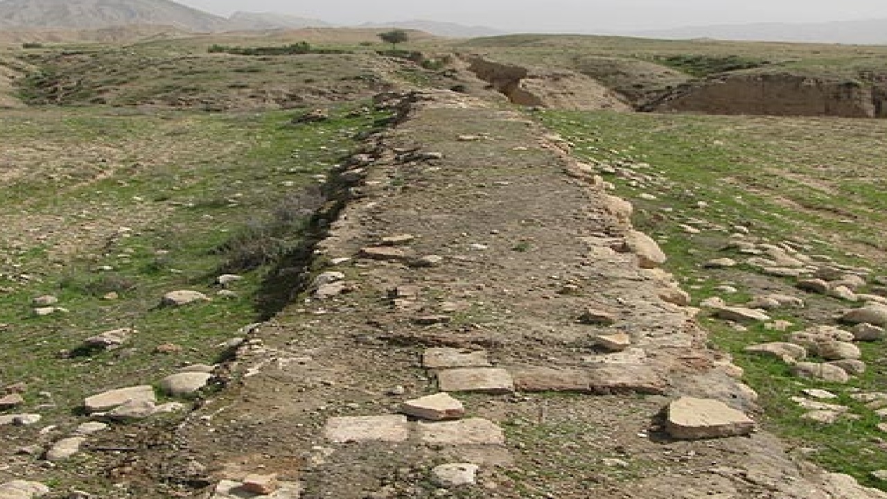 توقف عملیات غیر مجاز در عرصه باستانی ارجان بهبهان توقف عملیات غیر مجاز در عرصه باستانی ارجان بهبهان