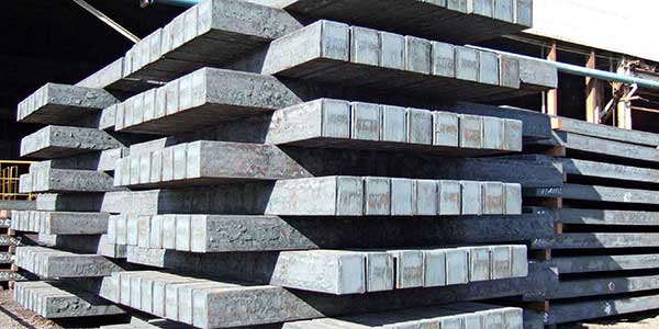 بورس بازیچه دست سیاست‌گذاران شده است/ بیش از ۴ میلیون تن شمش القایی فولاد، بدون ظرفیت صادرات