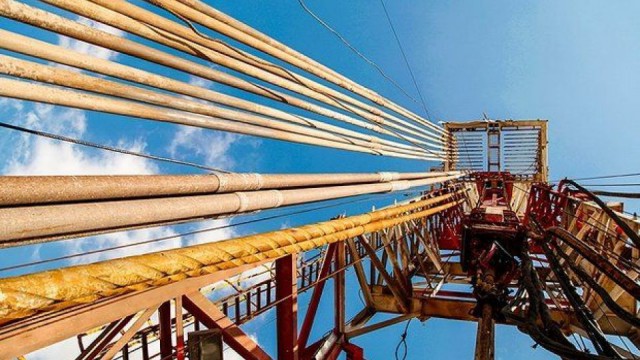 دکل ۹۳ فتح در میدان نفتی سیاهمکان مستقر شد
