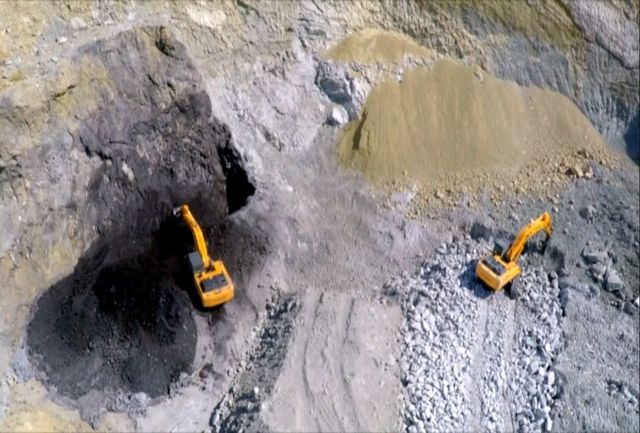 راه دسترسی به ۱۵ معدن قیر طبیعی در گیلانغرب احداث میشود راه دسترسی به ۱۵ معدن قیر طبیعی در گیلانغرب احداث میشود