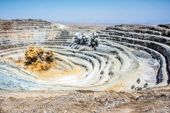 خام فروشی بلای جان معدن کاران؛ اشتغال در دل معادن خفته است