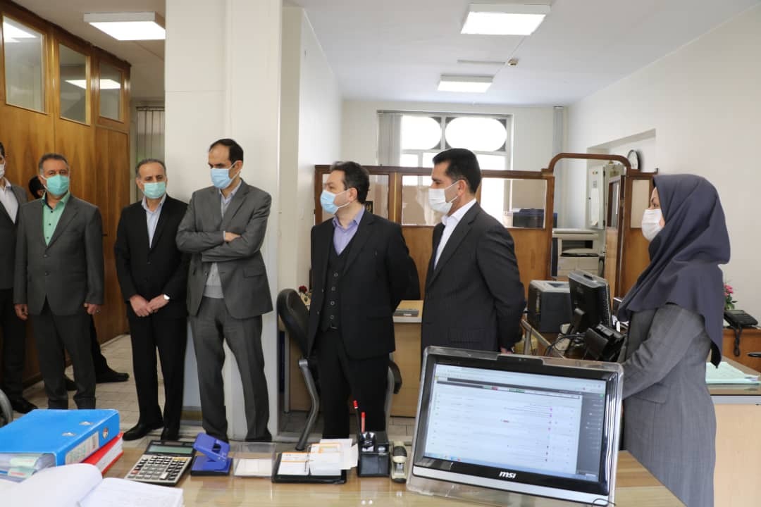 تقدیر اعضای هیات مدیره بانک ملی ایران از تلاشهای کارکنان اداره امور شعب شرق تهران تقدیر اعضای هیات مدیره بانک ملی ایران از تلاشهای کارکنان اداره امور شعب شرق تهران