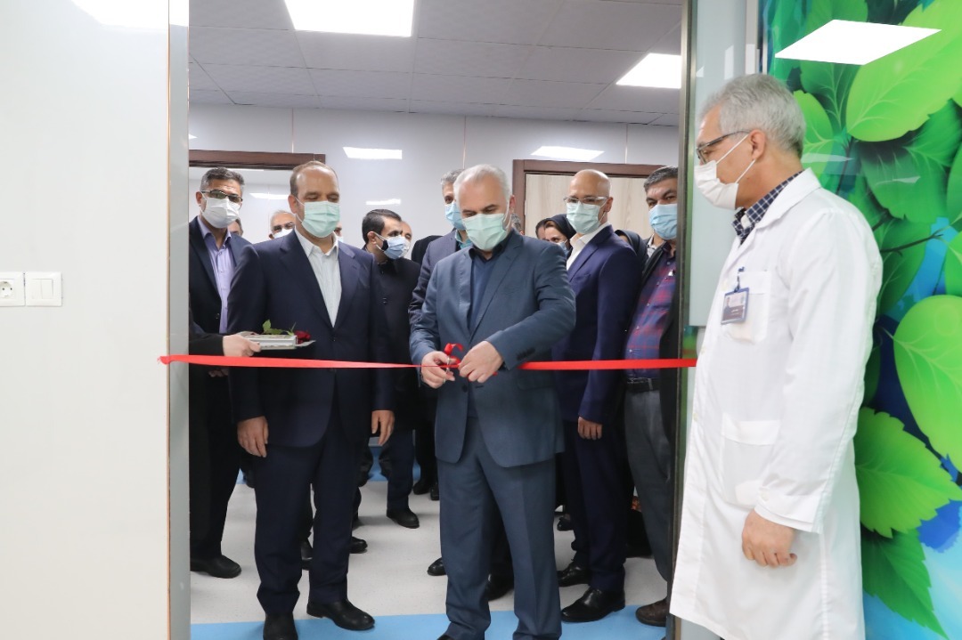 تقدیر عضو هیات عامل و معاونت انسانی بانک از مدافعان سلامت بیمارستان بانک ملی ایران