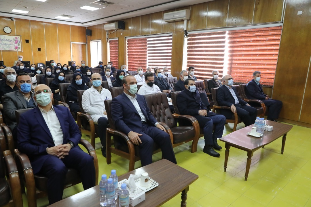 تقدیر عضو هیات عامل و معاونت انسانی بانک از مدافعان سلامت بیمارستان بانک ملی ایران