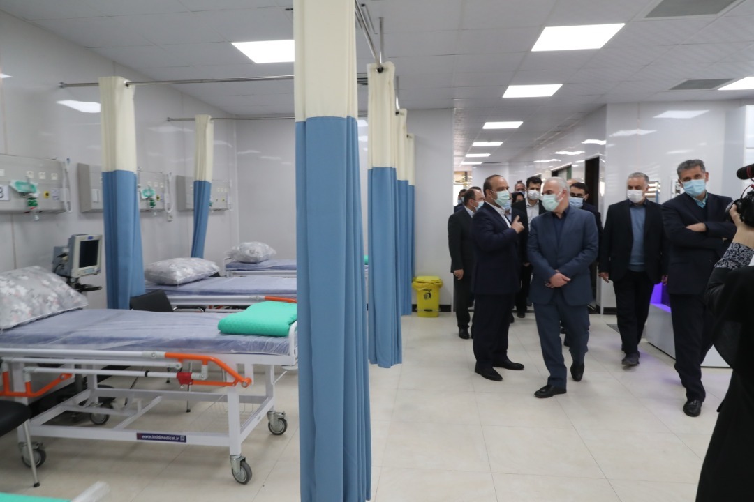 تقدیر عضو هیات عامل و معاونت انسانی بانک از مدافعان سلامت بیمارستان بانک ملی ایران
