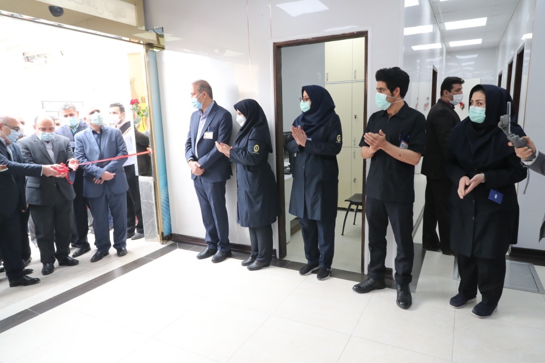 تقدیر عضو هیات عامل و معاونت انسانی بانک از مدافعان سلامت بیمارستان بانک ملی ایران