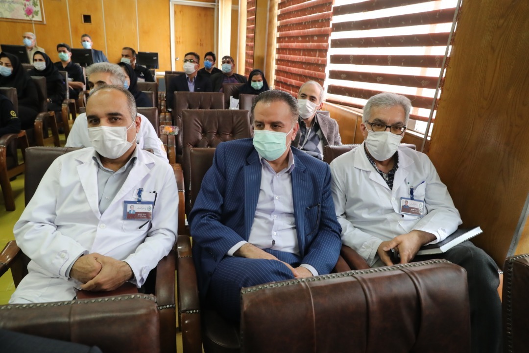تقدیر عضو هیات عامل و معاونت انسانی بانک از مدافعان سلامت بیمارستان بانک ملی ایران