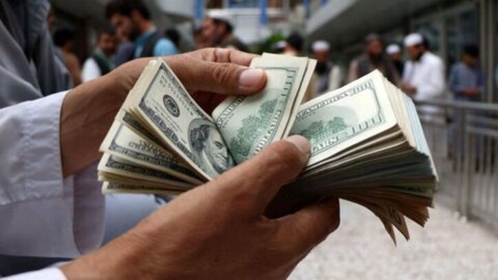 تداوم روند کاهشی قیمت دلار و یورو در آخرین ماه سال