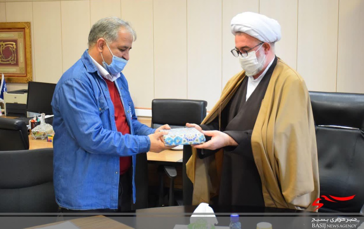 بازدید امام جمعه شاهرود از شرکت سیمان و تقدیر از مدیر مجموعه