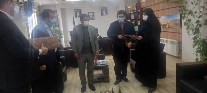 هدیه سیمان فیروزکوه به مددجویان بهزیستی