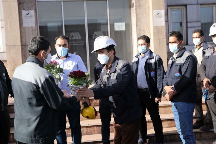 دیدار مدیر مجتمع و جمعی از مدیران گل‌گهر با کارکنان پرتلاش خطوط تولید