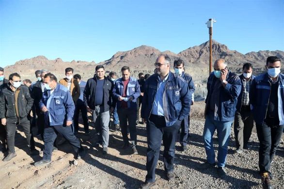 دیدار مدیر عامل شرکت سنگ آهن مرکزی ایران با کارکنان معدن سه چاهون دیدار مدیر عامل شرکت سنگ آهن مرکزی ایران با کارکنان معدن سه چاهون