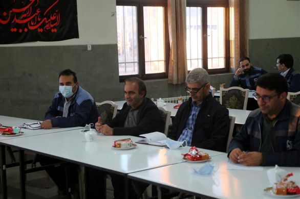 دیدار مدیر عامل شرکت سنگ آهن مرکزی ایران با کارکنان معدن سه چاهون دیدار مدیر عامل شرکت سنگ آهن مرکزی ایران با کارکنان معدن سه چاهون