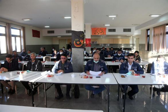 دیدار مدیر عامل شرکت سنگ آهن مرکزی ایران با کارکنان معدن سه چاهون دیدار مدیر عامل شرکت سنگ آهن مرکزی ایران با کارکنان معدن سه چاهون
