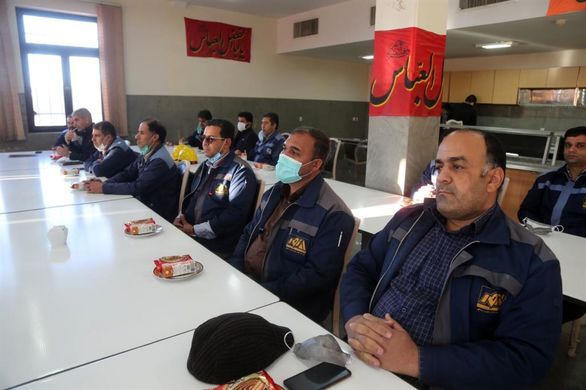 دیدار مدیر عامل شرکت سنگ آهن مرکزی ایران با کارکنان معدن سه چاهون دیدار مدیر عامل شرکت سنگ آهن مرکزی ایران با کارکنان معدن سه چاهون